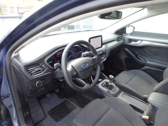 Ford FOCUS 1.0 EcoBoost Titanium Business Automatische airco, stoel en stuur verwarming, navigatie, parkeersensoren voor en achter, led koplampen, enz,enz.