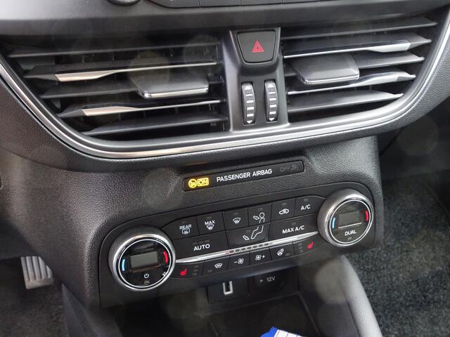 Ford FOCUS 1.0 EcoBoost Titanium Business Automatische airco, stoel en stuur verwarming, navigatie, parkeersensoren voor en achter, led koplampen, enz,enz.