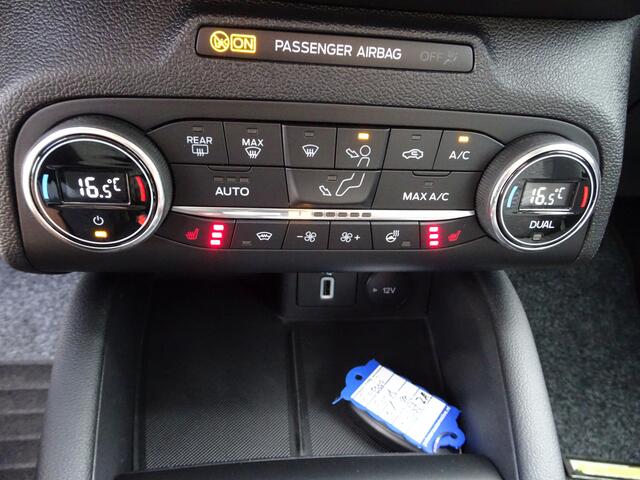 Ford FOCUS 1.0 EcoBoost Titanium Business Automatische airco, stoel en stuur verwarming, navigatie, parkeersensoren voor en achter, led koplampen, enz,enz.