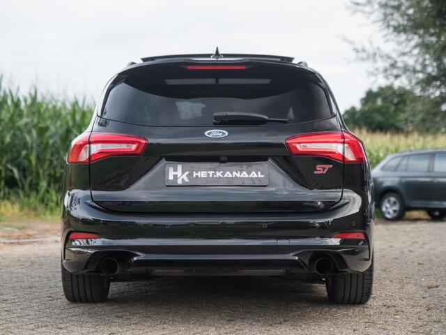 Ford FOCUS Wagon 2.3 EcoBoost ST-3 Pano Recaro B&O ACC