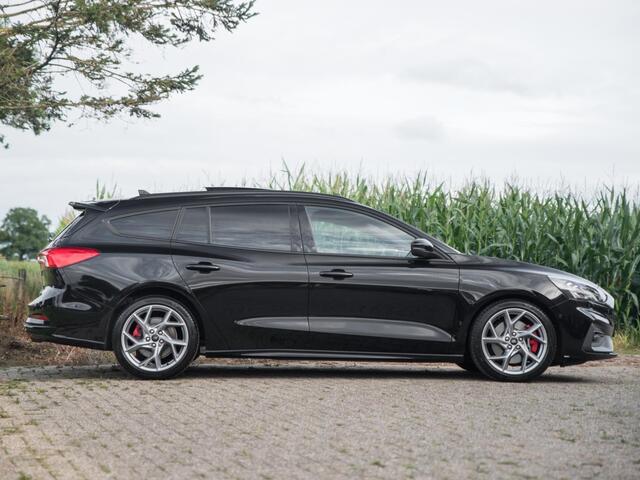 Ford FOCUS Wagon 2.3 EcoBoost ST-3 Pano Recaro B&O ACC