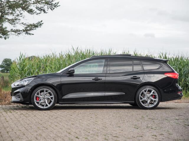 Ford FOCUS Wagon 2.3 EcoBoost ST-3 Pano Recaro B&O ACC