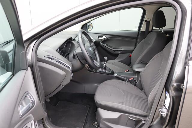 Ford FOCUS Wagon 125PK EcoB.Titanium Trekhaak/Camera/Xenon/Winter-pack