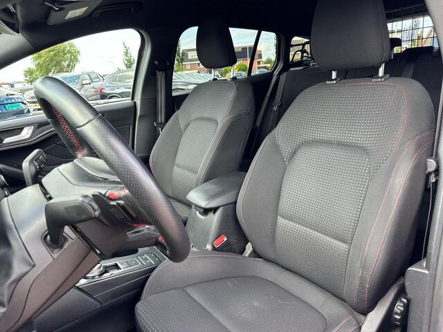 Ford FOCUS Wagon 1.0 EcoBoost Titanium Business | ST-Line | Automaat | Trekhaak | A-Camera | Dealer onderhouden |