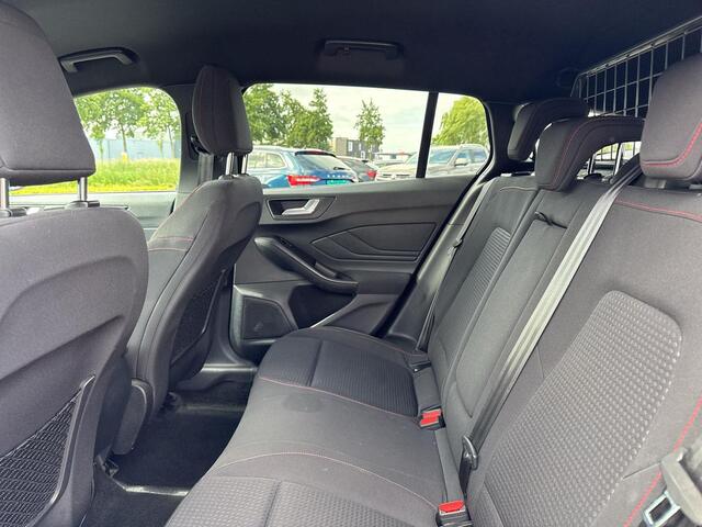 Ford FOCUS Wagon 1.0 EcoBoost Titanium Business | ST-Line | Automaat | Trekhaak | A-Camera | Dealer onderhouden |