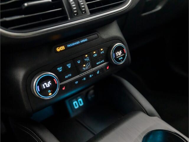 Ford FOCUS Wagon 1.0 EcoBoost Titanium X Business Automaat (VIRTUAL COCKPIT, APPLE CARPLAY, STUUR/STOELVERWARMING, ADAPTIVE CRUISE, SPORTSTOELEN, GETINT GLAS, CAMERA, TREKHAAK, NIEUWE APK, NIEUWSTAAT)