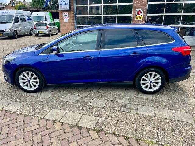Ford FOCUS 1.0 TITANIUM Station
