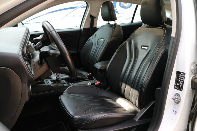 Ford FOCUS Wagon 1.0 EcoBoost Vignale | Panoramadak | Trekhaak! | Leder! |