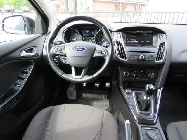 Ford FOCUS Wagon 1.5 Titanium 150Pk * Rijklaarprijs incl. garantie * Trekhaak * Xenon * Camera * Parkeersensoren V+A *