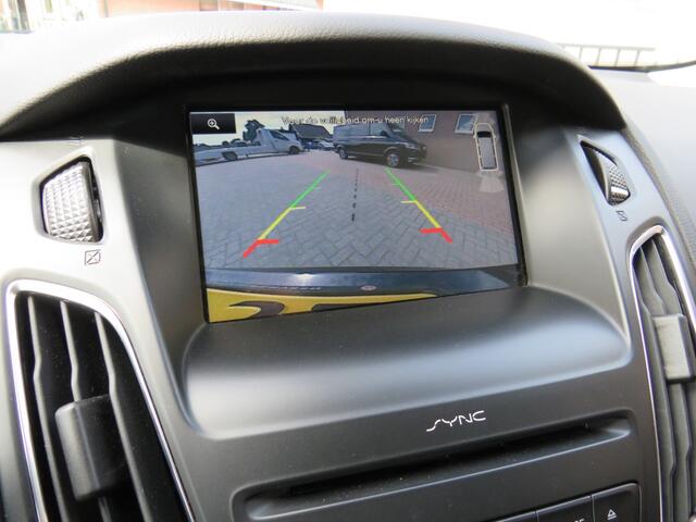Ford FOCUS Wagon 1.5 Titanium 150Pk * Rijklaarprijs incl. garantie * Trekhaak * Xenon * Camera * Parkeersensoren V+A *