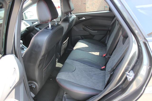 Ford FOCUS Wagon 1.5 ST-Line 182 Aut Airco, PDC, Camera, Navigatie incl Carplay, Rijklaar