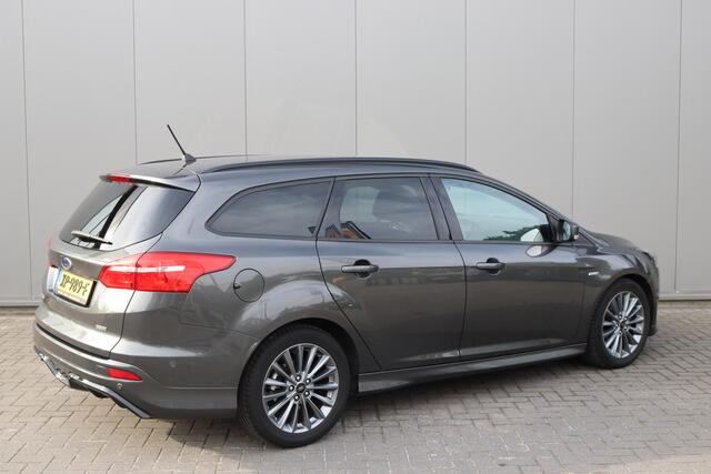 Ford FOCUS Wagon 140PK EcoBoost ST-Line Navigatie/Cruise-control/Winter-pack/Parkeerhulp