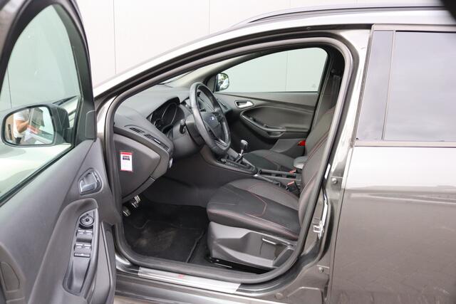 Ford FOCUS Wagon 140PK EcoBoost ST-Line Navigatie/Cruise-control/Winter-pack/Parkeerhulp