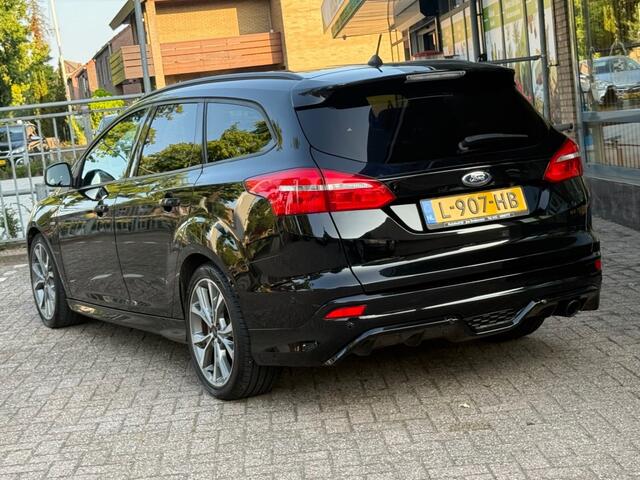 Ford FOCUS 1.5 Titanium ST-Line Navi Camera Cruise Stoelverw.