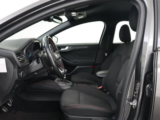 Ford FOCUS 1.5 EcoBoost ST Line | Stoel & stuurverwarming | Adaptive cruise | Trekhaak | Carplay | Keyless | Climate control | Navigatie | Full LED | Parkeerhulp