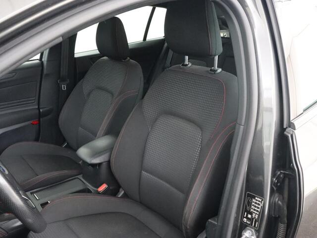 Ford FOCUS 1.5 EcoBoost ST Line | Stoel & stuurverwarming | Adaptive cruise | Trekhaak | Carplay | Keyless | Climate control | Navigatie | Full LED | Parkeerhulp