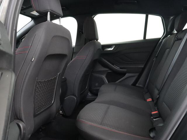 Ford FOCUS 1.5 EcoBoost ST Line | Stoel & stuurverwarming | Adaptive cruise | Trekhaak | Carplay | Keyless | Climate control | Navigatie | Full LED | Parkeerhulp