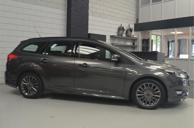 Ford FOCUS Wagon 1.5 ST-Line // NAVI // CLIMA // CRUISE // PDC V&A // 1ste EIGENAAR // DEALER ONDERHOUIDEN //