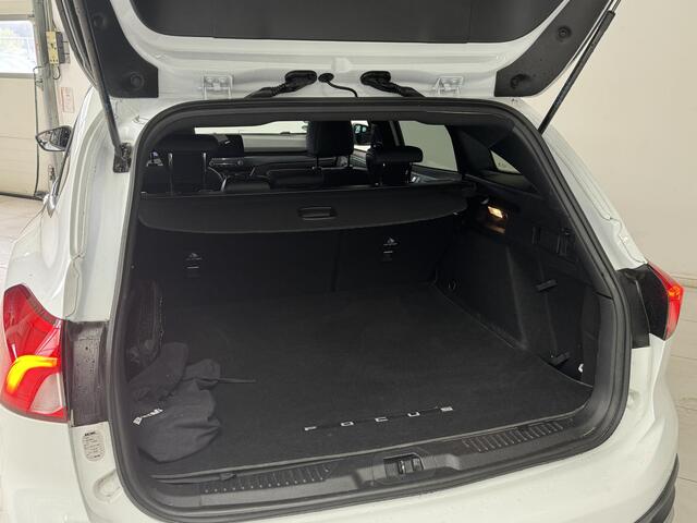 Ford FOCUS Wagon 1.0 EcoBoost Active Business | Camera | Navigatie | B&O | Trekhaak |