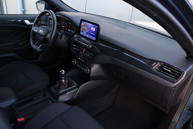 Ford FOCUS Wagon 1.0 EcoBoost ST Line X | Winter Pakket | DAB | Trekhaak |