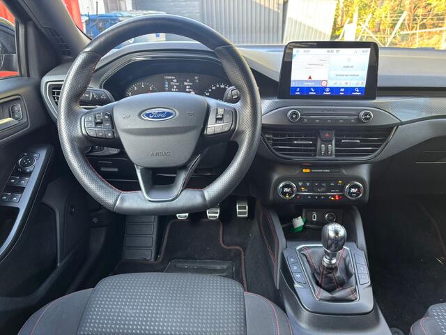 Ford FOCUS EcoBoost ST-Line Business | Winter Pack | Full led koplampen | Trekhaak | Adapt. Cruise | B&O | Camera | Climate Control |