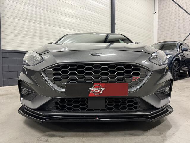 Ford FOCUS 2.3 ST-3 280PK Performance RECARO/B&O/MILLTEK/MAXTON/CARPLAY/HEAD-UP/CAMERA/KEYLESS/LED-ADAPTIVE/MAGNETIC-GRAU/UNIEKE AUTO