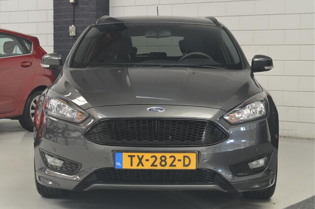 Ford FOCUS Wagon 1.0 EcoBoost ST-Line // 122.000 km // 141 PK // TREKHAAK // NAVI // STOELVERWARMING // PDC //