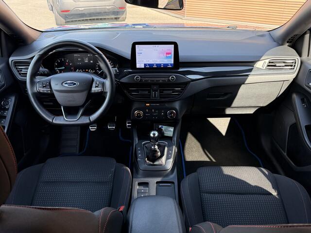 Ford FOCUS Wagon 1.5 EcoBoost ST-Line Navi / Winterpakket / Trekhaak / 18Inch