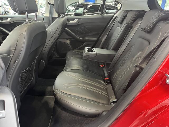 Ford FOCUS EcoBoost Hybrid 125 pk Vignale | Pano | Winter Pack | Leder | Adapt. cruise | B&O | Adapt. LED | 18" | 100% dealer onderh.