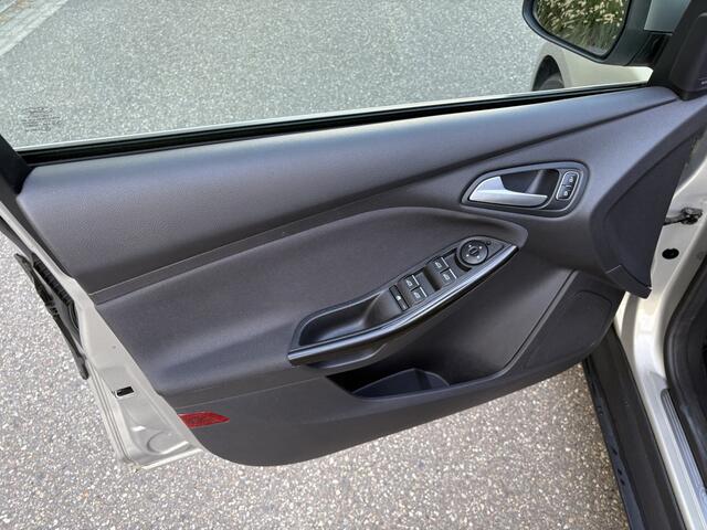 Ford FOCUS 1.0 Titanium / NAVI / CRUISE / AIRCO ECC / SONY / 142dkm!