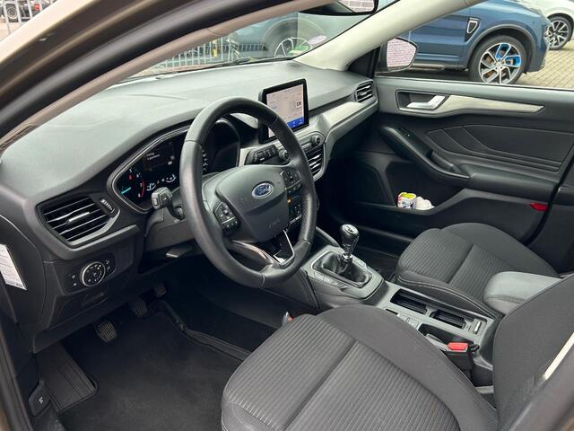 Ford FOCUS Wagon 1.5 EcoBoost Titanium Business | Trekhaak | Navigatie | Cruise Control | Stoel/Stuurwiel Verwarming | Parkeersensoren | Verwarmde voorruit | Climate Control