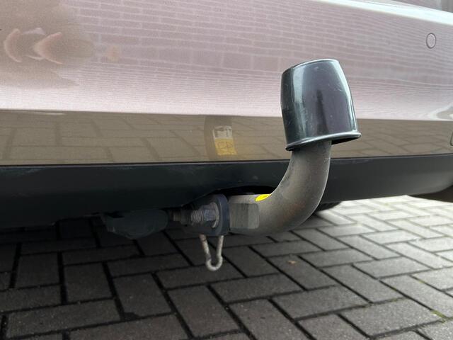 Ford FOCUS Wagon 1.5 EcoBoost Titanium Business | Trekhaak | Navigatie | Cruise Control | Stoel/Stuurwiel Verwarming | Parkeersensoren | Verwarmde voorruit | Climate Control