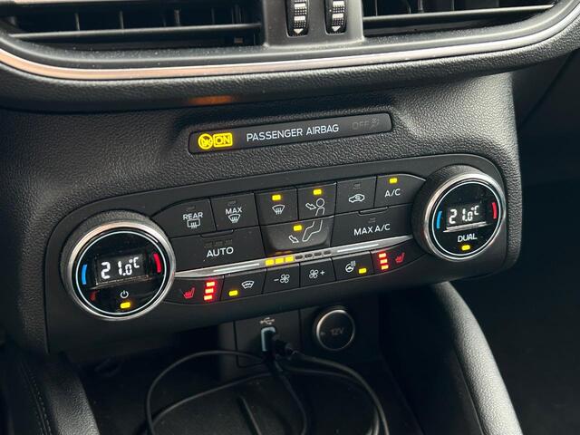 Ford FOCUS Wagon 1.5 EcoBoost Titanium Business | Trekhaak | Navigatie | Cruise Control | Stoel/Stuurwiel Verwarming | Parkeersensoren | Verwarmde voorruit | Climate Control