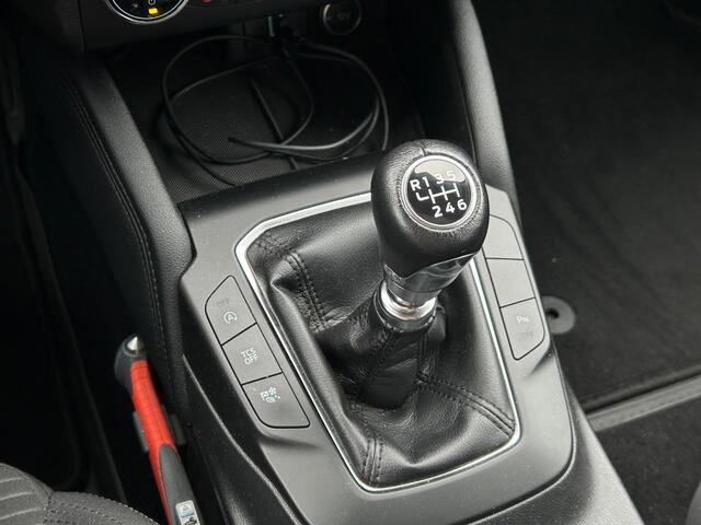 Ford FOCUS Wagon 1.5 EcoBoost Titanium Business | Trekhaak | Navigatie | Cruise Control | Stoel/Stuurwiel Verwarming | Parkeersensoren | Verwarmde voorruit | Climate Control