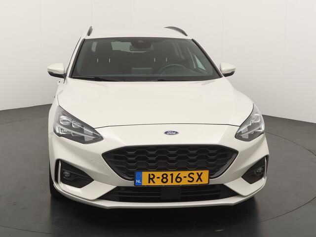Ford FOCUS Wagon EcoBoost Hybrid 125pk ST-Line | Winterpack | Camera | Full Led | Head-up Display | All season |