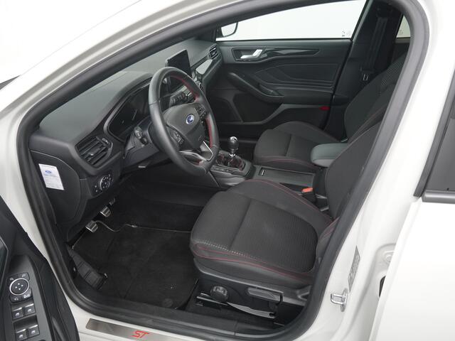 Ford FOCUS Wagon EcoBoost Hybrid 125pk ST-Line | Winterpack | Camera | Full Led | Head-up Display | All season |