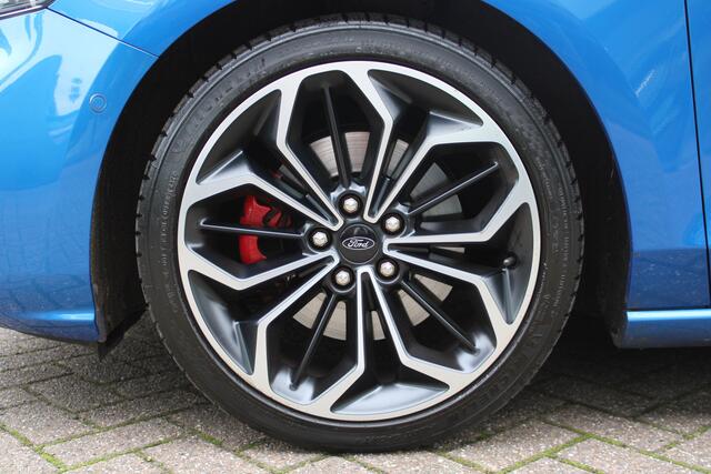 Ford FOCUS 1.5 Ecoboost 150PK ST-Line | Winterpack | Navigatie | Matrix | Head-Up