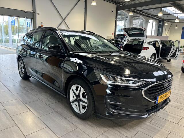 Ford FOCUS Wagon EcoBoost Connected | Trekhaak | LED | Navi | Cruise | Parkeersens. V+A | 4 seiz. banden