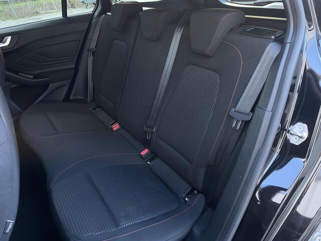 Ford FOCUS Wagon EcoBoost Hybrid 125 pk ST Line | Winter Pack | 4 seiz. banden | Navi | Clima | Cruise | Dr. loos Apple Carplay |