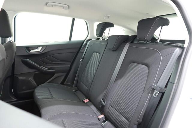 Ford FOCUS Wagon 1.0 ECOBOOST HYBRID 125PK TITANIUM | Navi | Winterpakket | PDC v/a