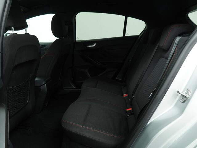 Ford FOCUS EcoBoost Hybrid 125pk ST-Line | Nw model I Winter Pack | Sync 4 I Climate I Navi I All Seasonbanden