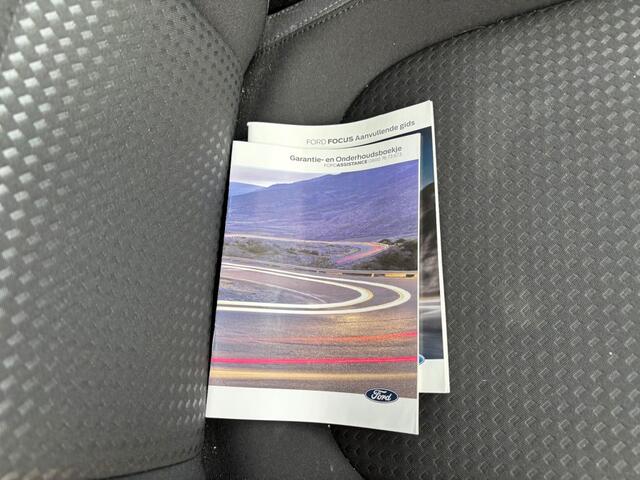 Ford FOCUS 1.0 EBH TR ED. BNS NAVI AIRCO PDC LMV