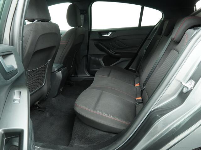 Ford FOCUS Ecoboost 125 pk ST-line | Winter Pack | 4 seiz. banden | Navi | Clima | Cruise | Dr. loos Apple Carplay