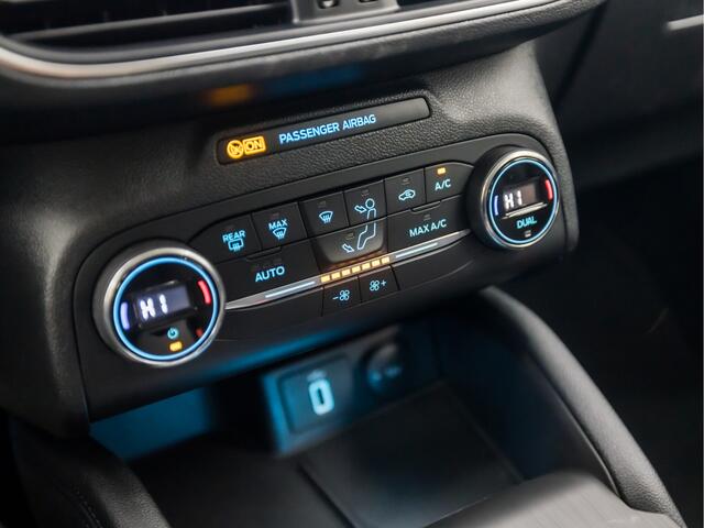 Ford FOCUS Wagon 1.0 EcoBoost Titanium Sport Automaat (APPLE CARPLAY, GROOT NAVI, CAMERA, CLIMATE, TREKHAAK, ADAPTIVE CRUISE, SPORTSTOELEN, GETINT GLAS, LM VELGEN, NIEUWSTAAT)