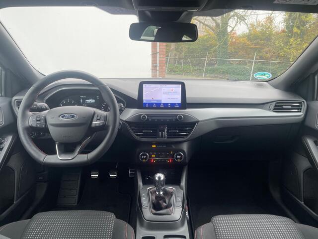 Ford FOCUS Wagon EcoBoost Hybrid ST Line Style | Winter pack | LED | Climate Control | Trekhaak | Camera | Parkeersensoren | Cruise |