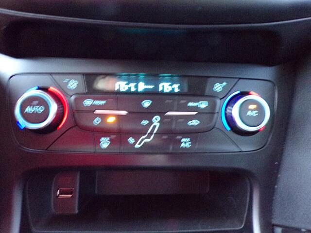 Ford FOCUS Wagon 1.0 Titanium Navi PDC Park Assist NAP