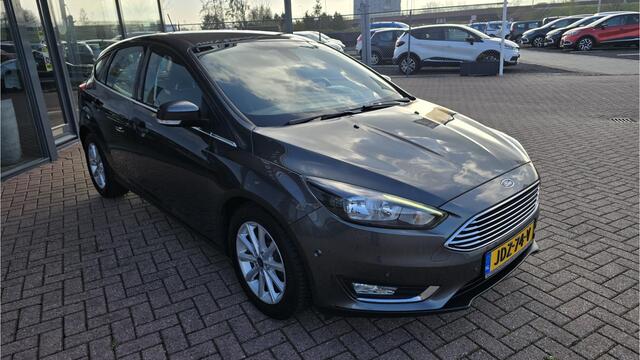 Ford FOCUS 1.5 Titanium *AUTOMAAT*Keyless entry* Navigatie * Acteruitrijcamera* Climaat Controle * Elektrische Ramen V+A*Nw Distr.snaar* NETTE auto* BOVAG