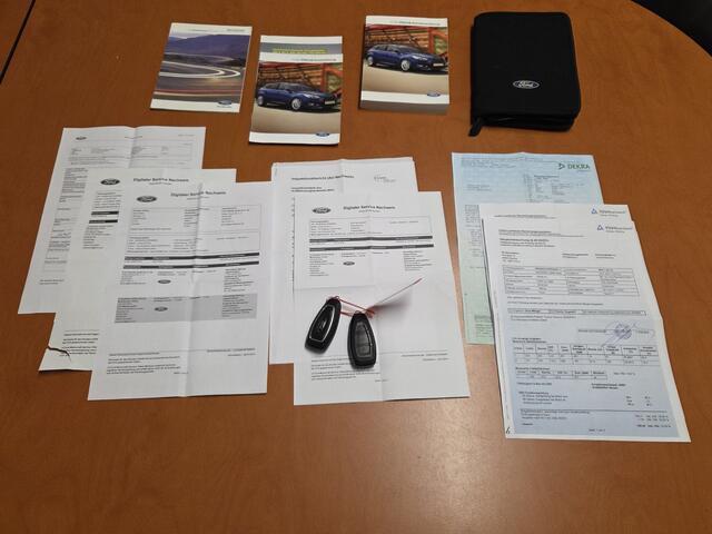 Ford FOCUS Wagon 1.0 ST-Line NAVIGATIE|BLUE TOOTH MEDIA|ECC/AIRCO|STOELVERWARMING&STUUR|BLUE TOOTH TELEFONIE|PDC VOOR&ACHTER|18 INCH|DEALER ONDERHOUDEN Maandag tot Vrijdag geopend van 09.00 tot 20.00 uur en Zaterdag van 09.00 tot 18.00 uur