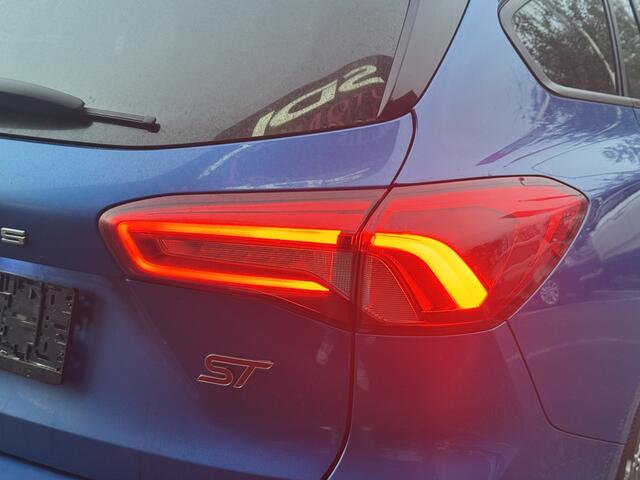 Ford FOCUS Wagon 1.5 EcoBoost ST Line Business // B&O AUDIO // SCHUIF KANTEL DAK // NAVI // CAMERA // TREKHAAK