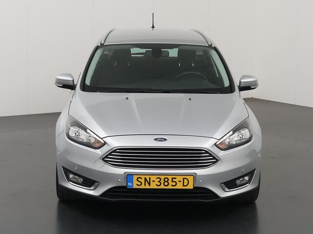Ford FOCUS Wagon 1.0 Titanium | Trekhaak | Navigatie | Voorruitverwarming | Cruise Control | Climate Control Parkeersensoren |